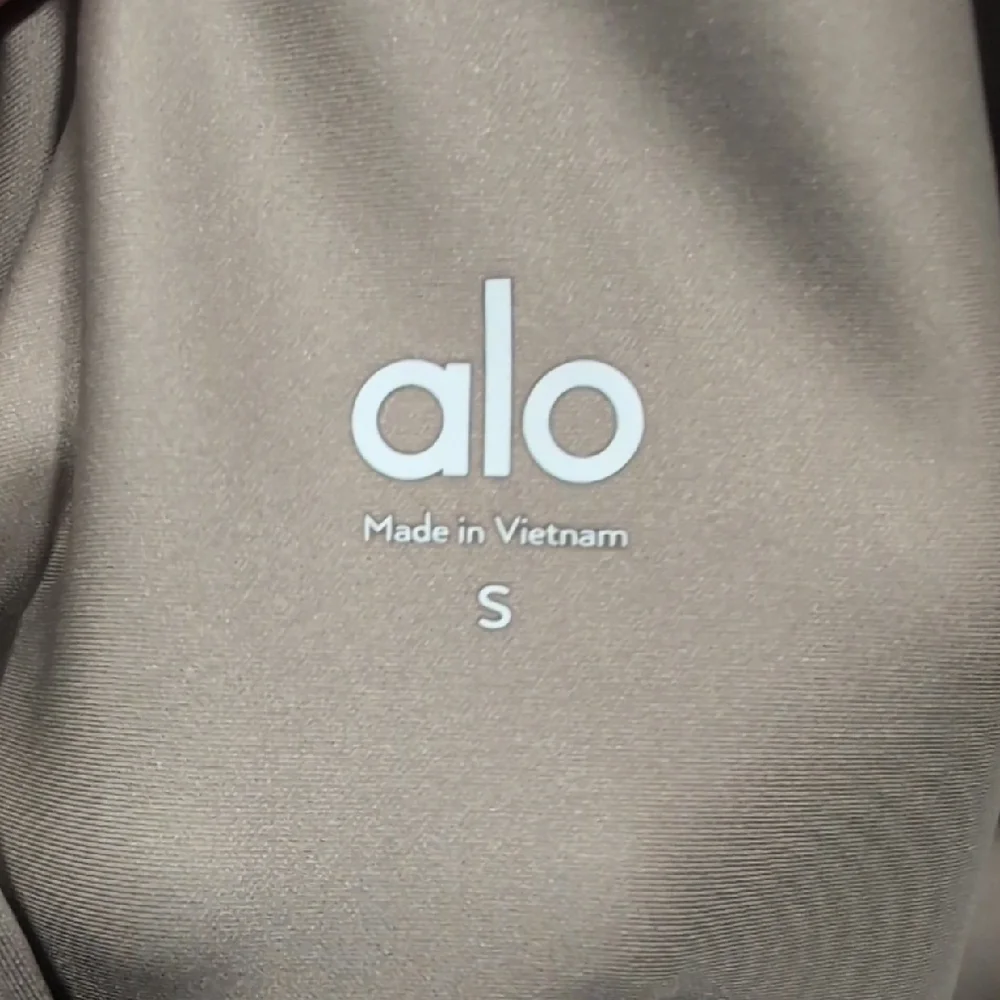 ALO Yoga NEW COLOR🤎 Light Cocoa Airlift Leggings Small - Picture 6 of 11